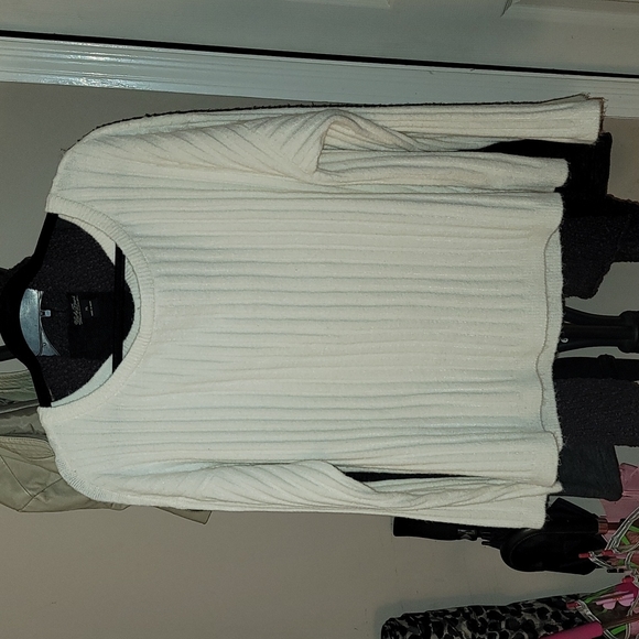 ✨️ 2️⃣ piece Lauren Lane -top with matching skirt✨️ - Picture 6 of 11